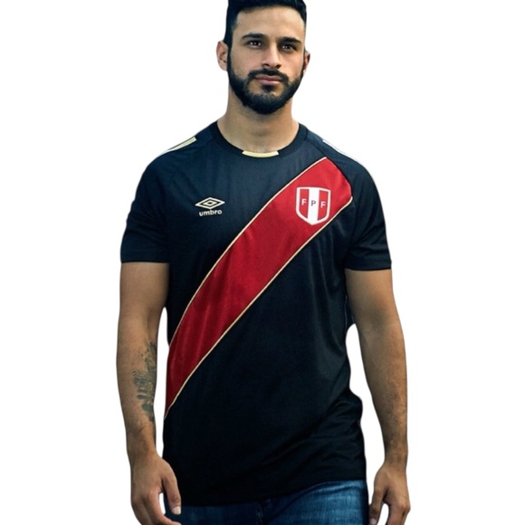 Peru Limited Edition Black Jersey Soccer 2018 Russia World Cup Shirt Large Umbro - Picture 1 of 16